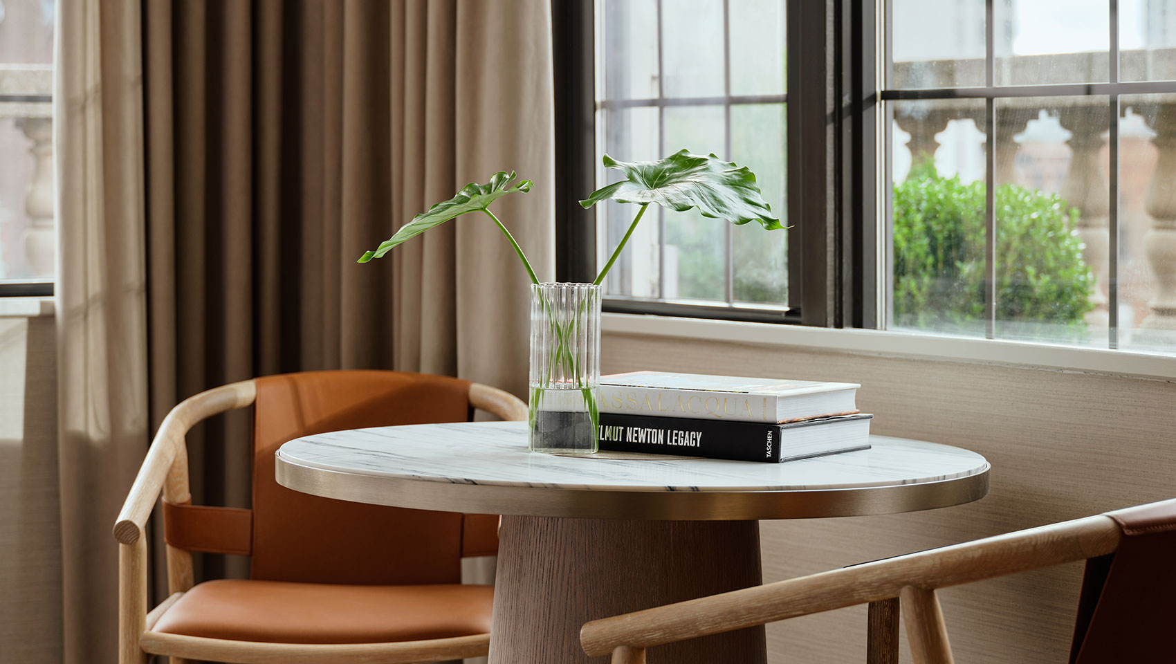 Penthouse table with chairs