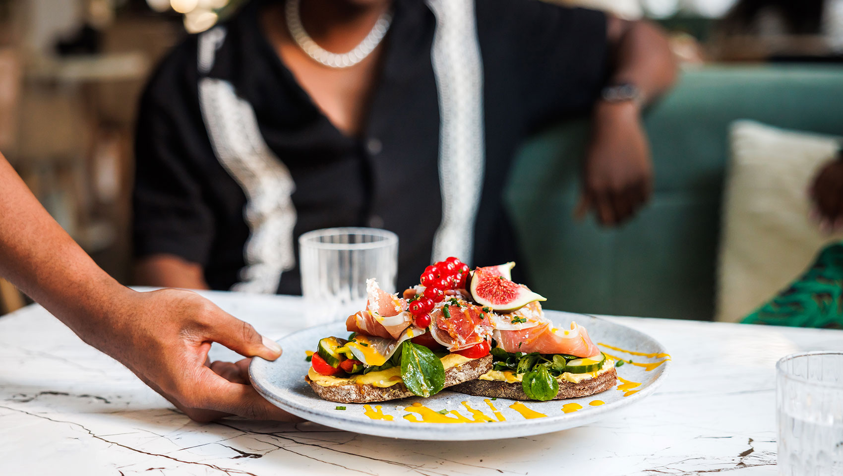 brunch plate being set on the table